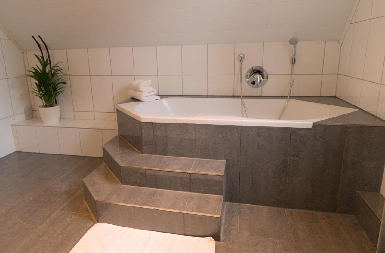 Apartamento Idyllisches Wohnen In Gruener Oase Griesheim  Exterior foto